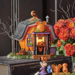 Department 56 Disney Mickey's Pumpkintown Carving Studio 6012310