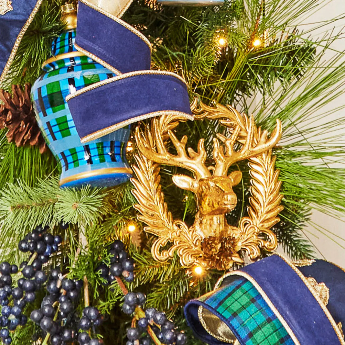 Raz 6" Gold Deer With Wreath Emblem Christmas Ornament 4438857